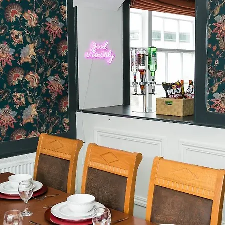 The Woolpack - Unforgettable Group Getaway In