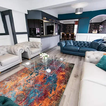 The Woolpack - Unforgettable Group Getaway In