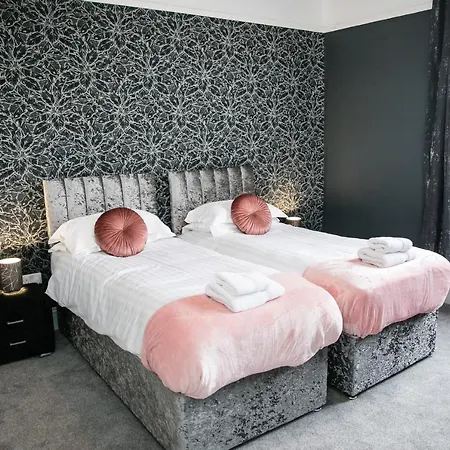 The Woolpack - Unforgettable Group Getaway In *