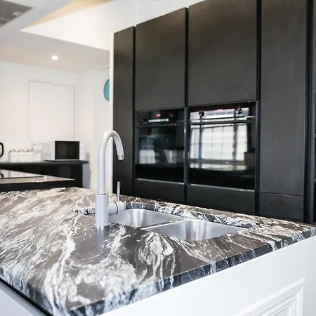 The Woolpack - Unforgettable Group Getaway In アパート