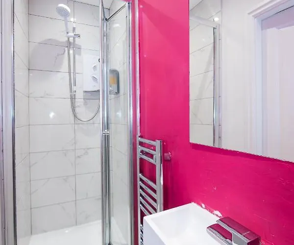 The Woolpack - Unforgettable Group Getaway In Appartement *