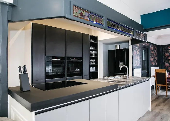 The Woolpack - Unforgettable Group Getaway In