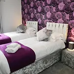 The Woolpack - Unforgettable Group Getaway In