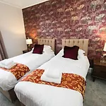 The Woolpack - Unforgettable Group Getaway In Lejlighed *