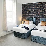 The Woolpack - Unforgettable Group Getaway In