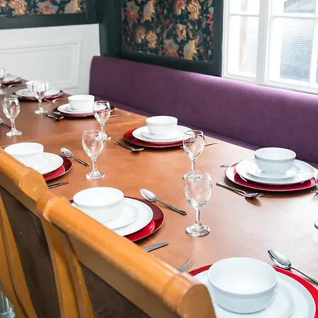 The Woolpack - Unforgettable Group Getaway In Apartment