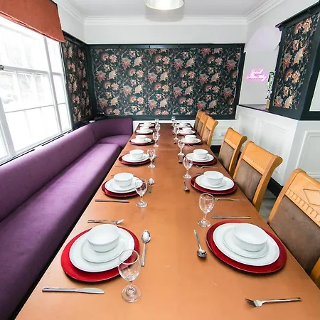 The Woolpack - Unforgettable Group Getaway In Apartment