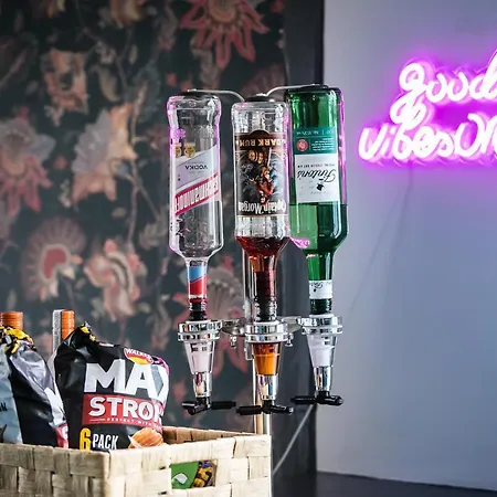 The Woolpack - Unforgettable Group Getaway In Apartment
