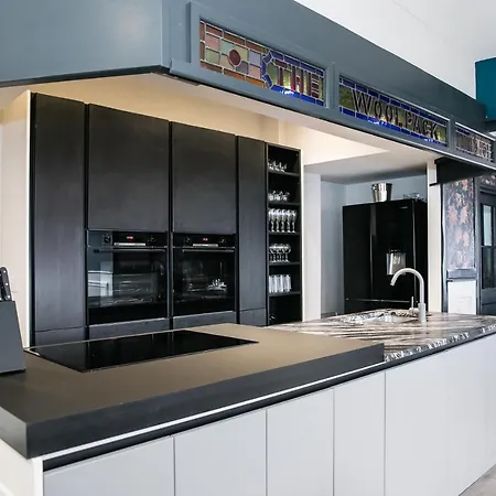 The Woolpack - Unforgettable Group Getaway In