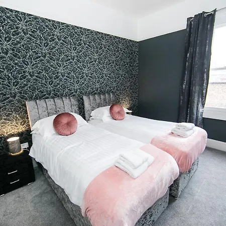 Apartment The Woolpack - Unforgettable Group Getaway In